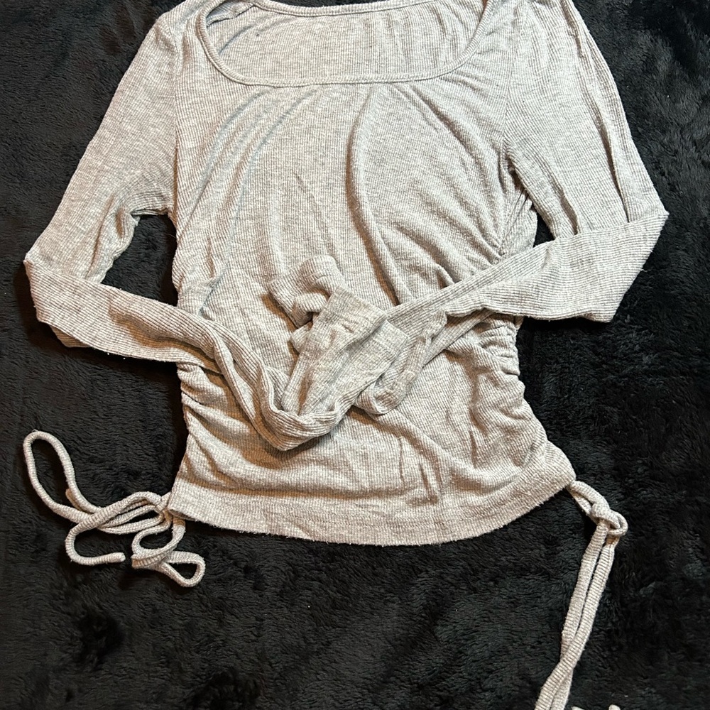 Woman’s size small shirts !! 👚🩷